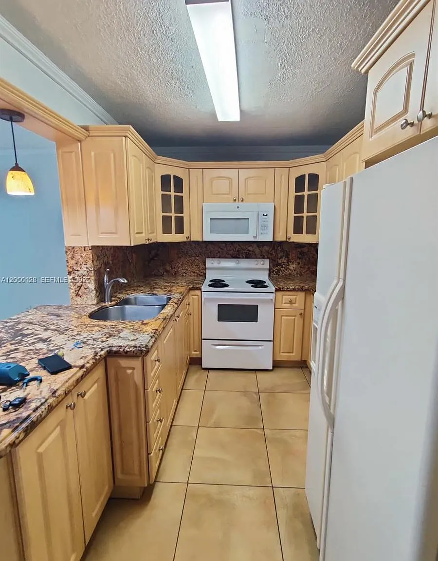 Westland Gardens Condo — Photo 2
