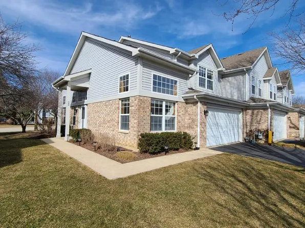 160 Castlewood Ct, Roselle, IL 60172