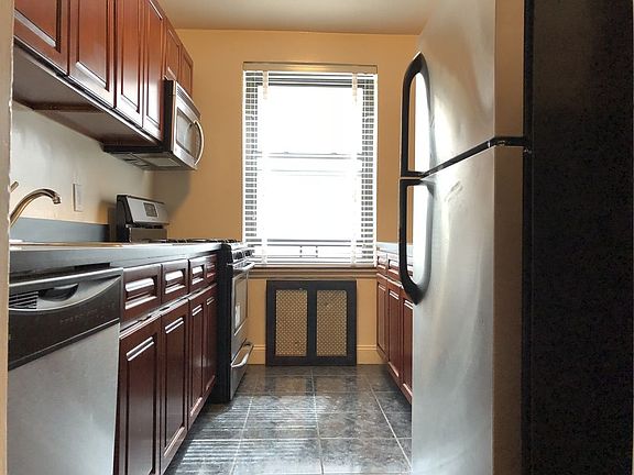 3rd image of 6939 Yellowstone Blvd #106