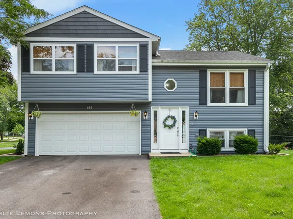 685 Milton Dr, Naperville, IL 60563