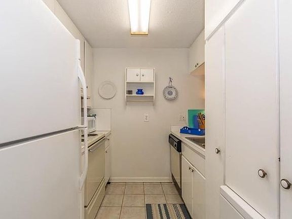 4th image of 900 Avenue Z SE #103