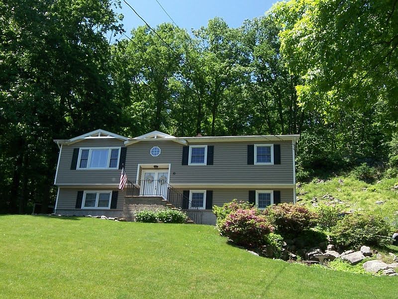 1st image of 10 Dorchester Dr