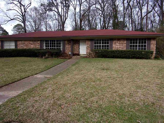 2nd image of 9 Green Oaks Pl