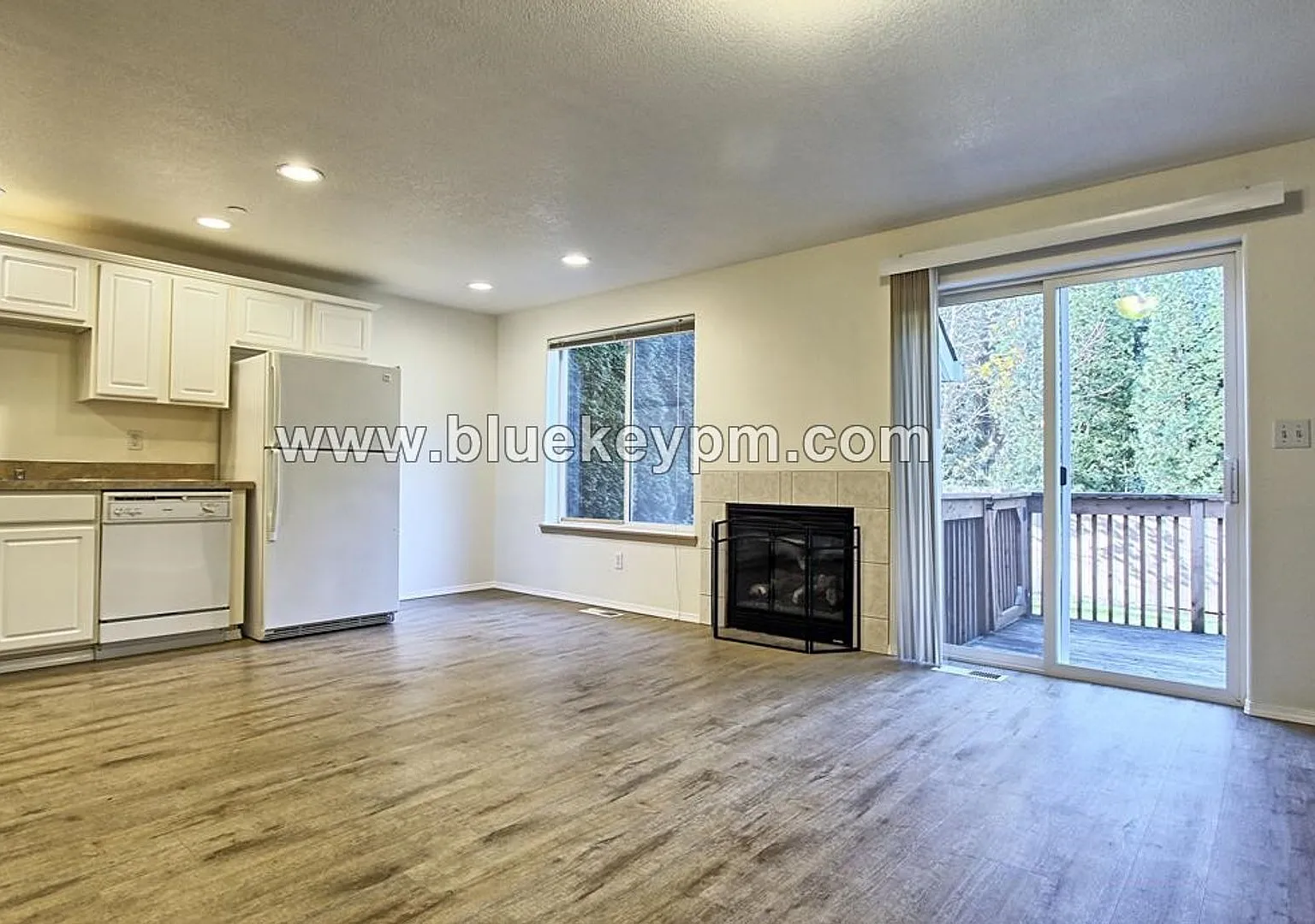 3 Bed, 2.5 Baths Duplex in Camas Near LaCamas Lake — Photo 1