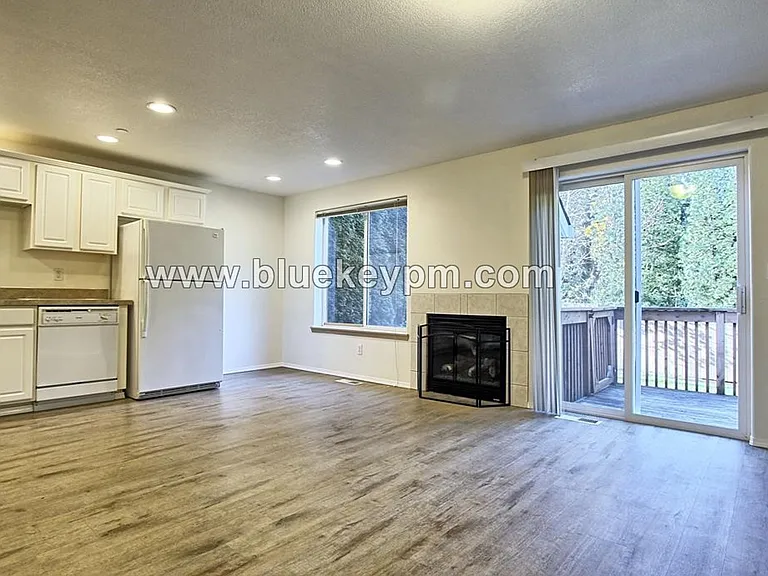 3807 NW Fletcher Ct — Photo 1