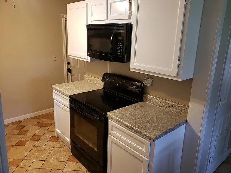 486 Ashburton Ave — Photo 7