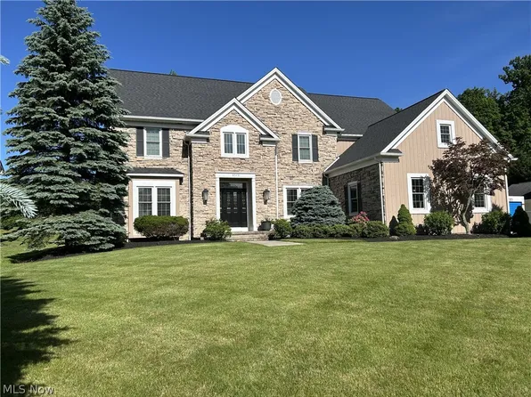 8575 Park Ridge Ln, Macedonia, OH 44056