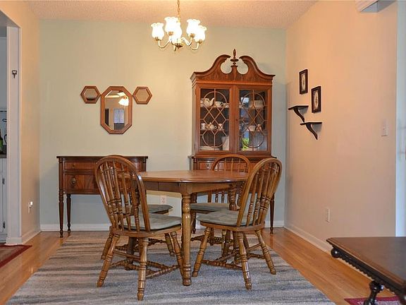 5th image of 1960 Union St APT 19