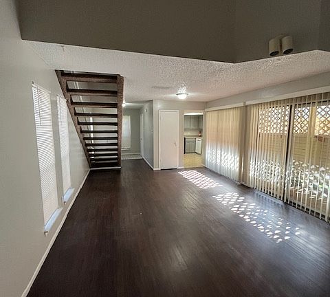4th image of 2214 Capitan Dr #D