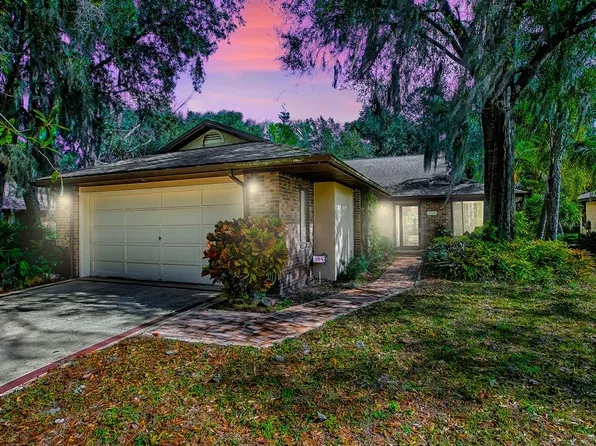 104 Waterwood Dr, Yalaha, FL 34797