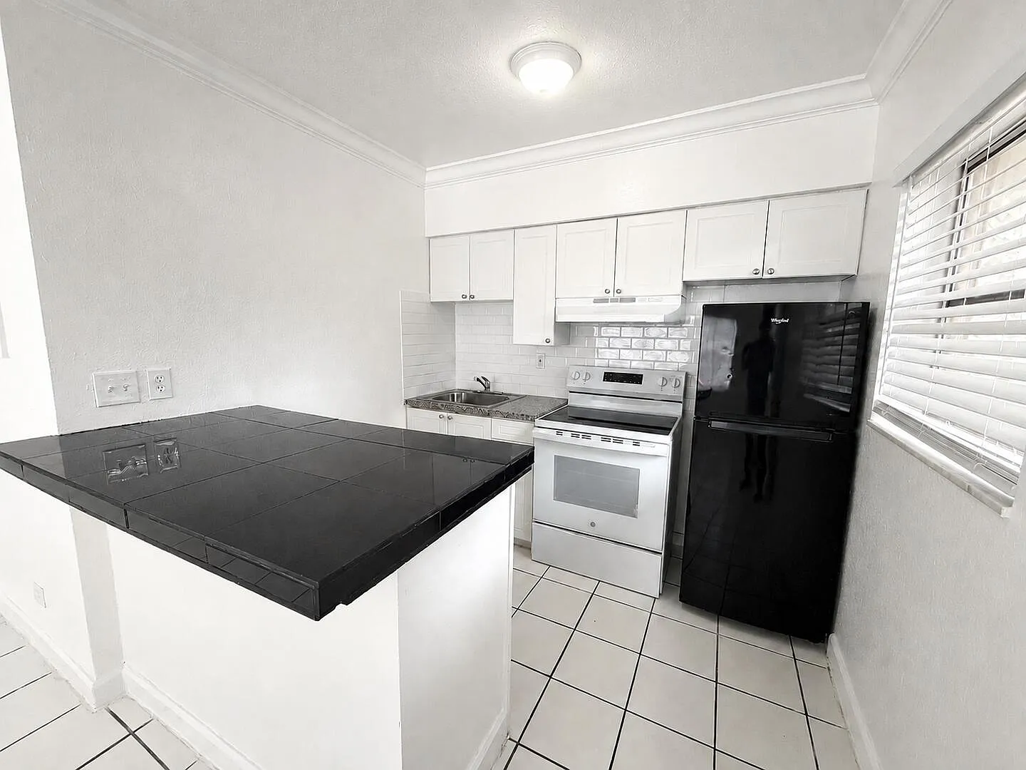 2 bed, 1.0 bath, 600 sqft, $1,695 — Photo 1