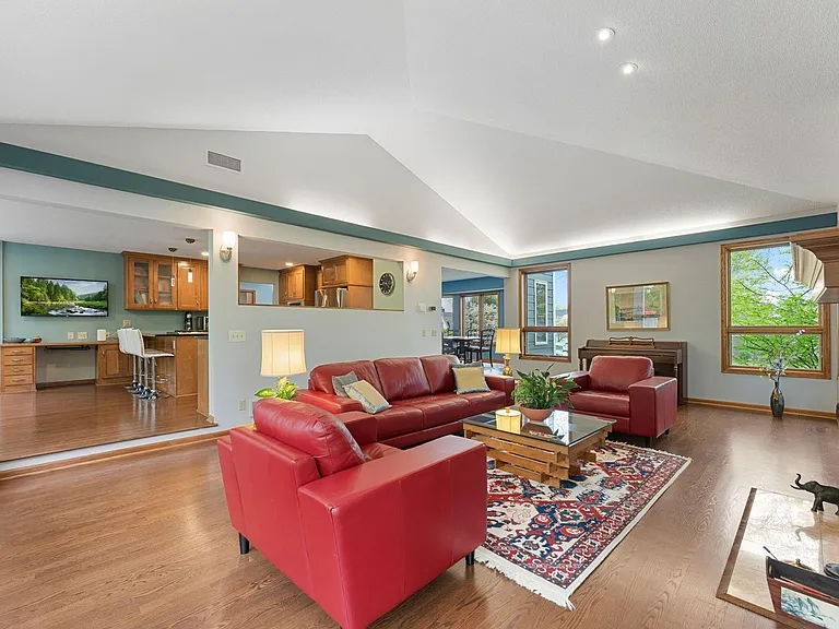 5498 Maple Ridge Ct — Photo 5