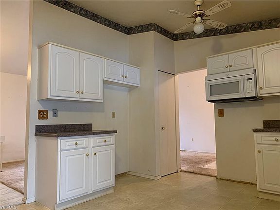 3rd image of 17869 Walnut Dr