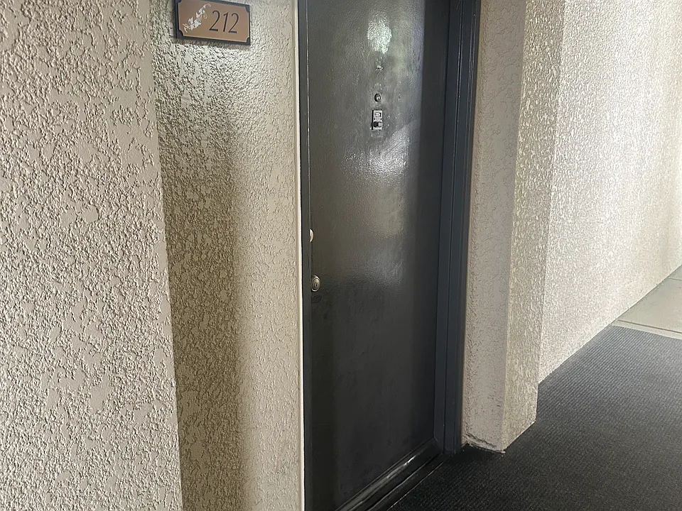 5525 Canoga Ave #212