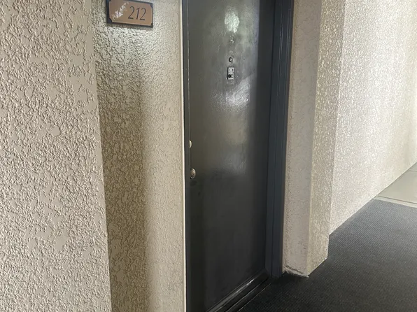 5525 Canoga Ave APT 212, Woodland Hills, CA 91367