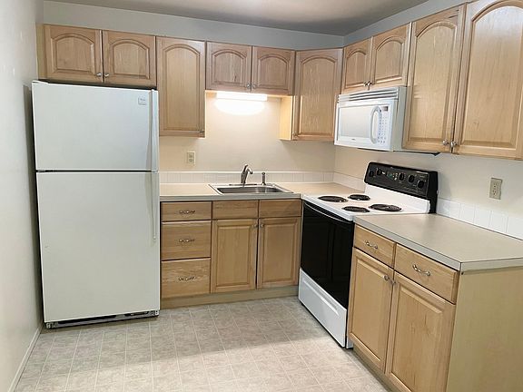 3rd image of 164 2nd Pl NW