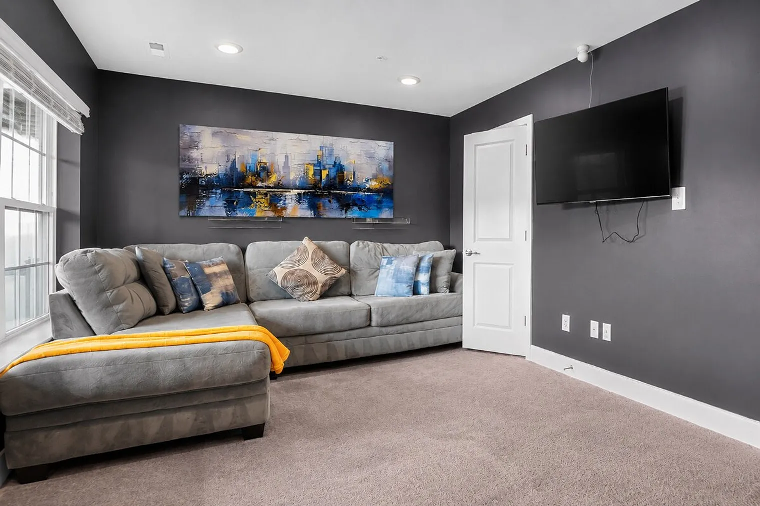 4 bed, 2.5 bath, 2594 sqft, $14,331 — Photo 1