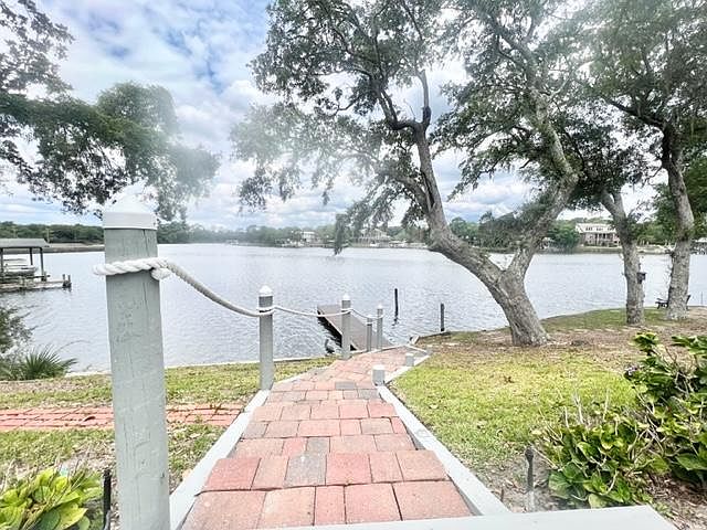 1st image of 1025 W Choctawhatchee Dr