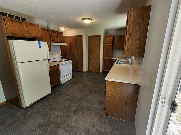 3rd image of 570 W 23rd St