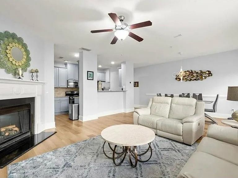 2304 Oakton Pl SE — Photo 3