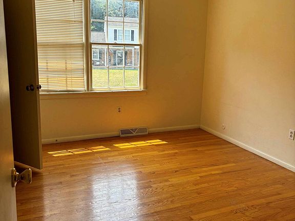 5th image of 5029 Sunny Side Dr