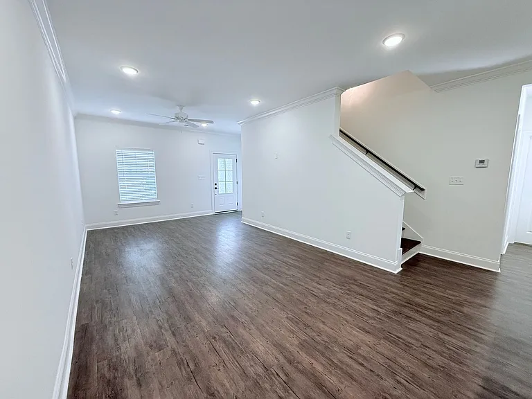 618 Cottage Grove Cir — Photo 5