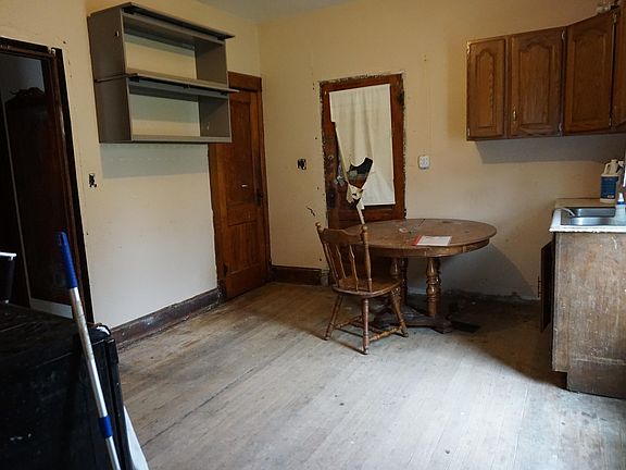 4th image of 803 Cypress St