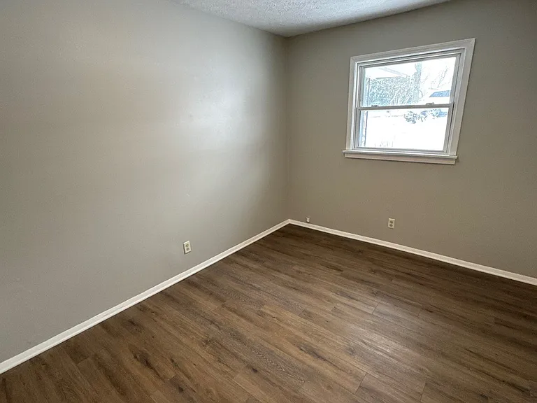 338 N Skyline Dr — Photo 14