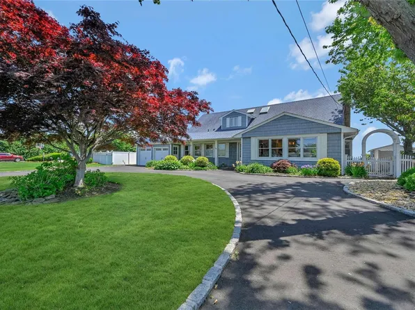 31 Lucinda Drive, Babylon, NY 11702