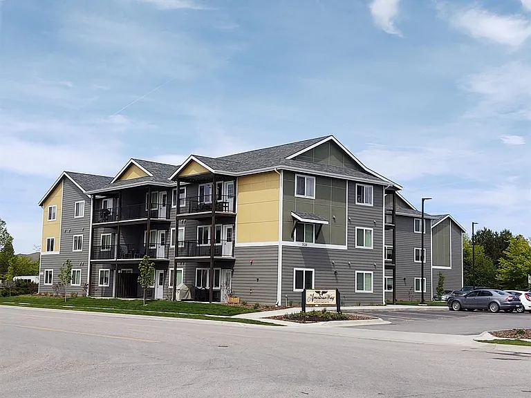 American Way Apartments — Photo 11