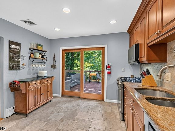 4th image of 5 Drexel Ct