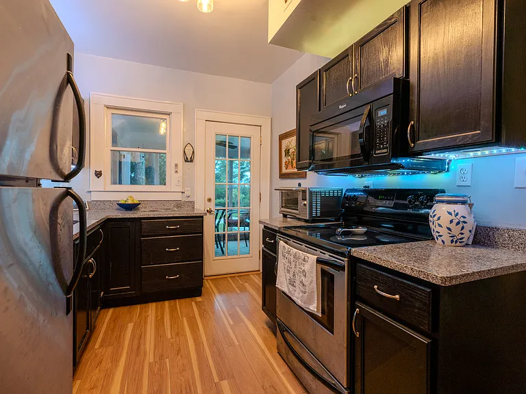 3577 Westminster Ave — Photo 12