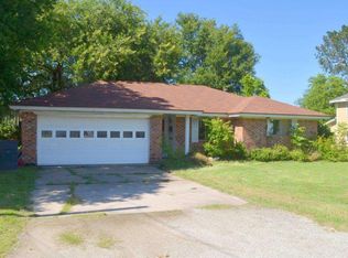 4568 Lee St, Groves, TX 77619