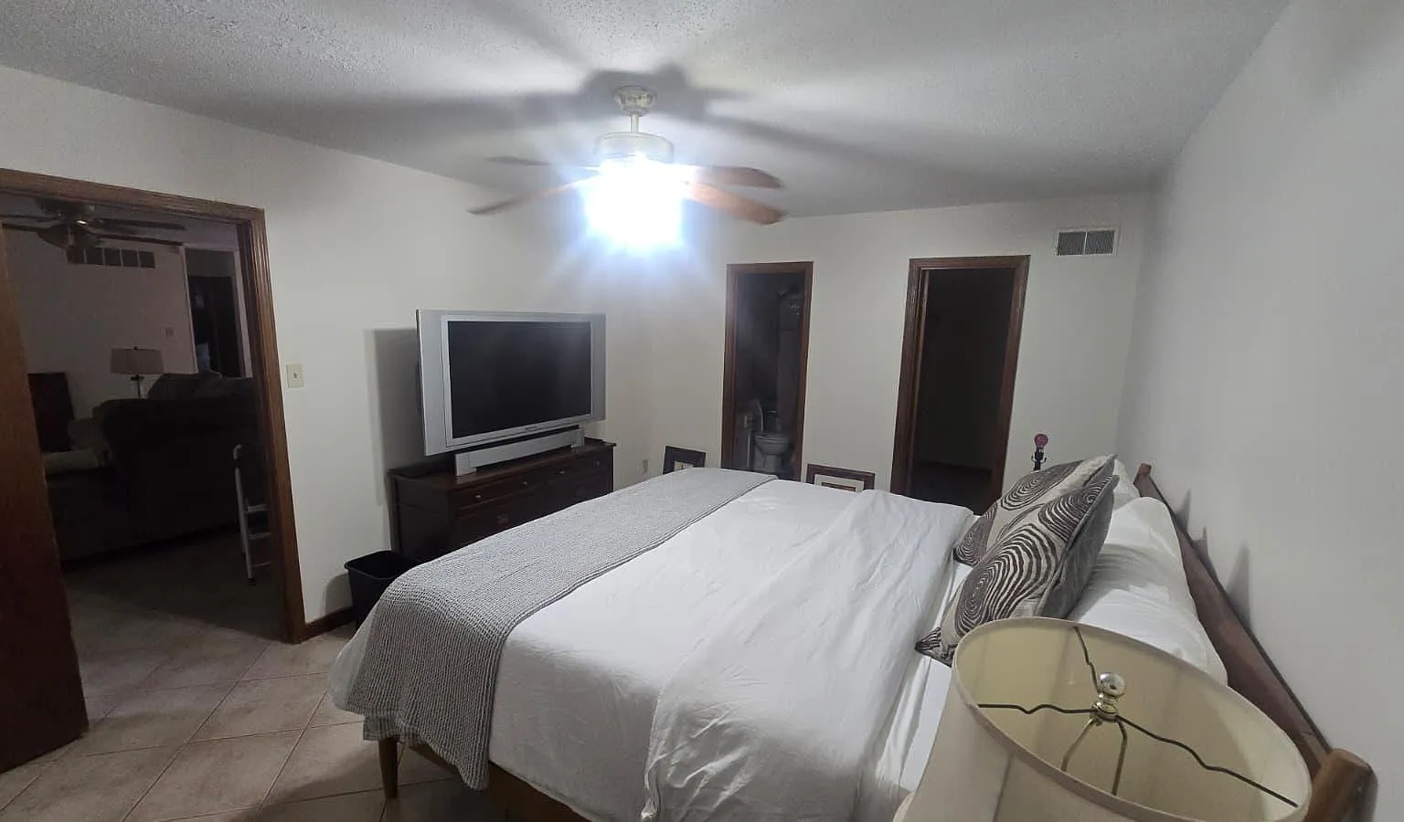 3 bed, 2.0 bath, 1366 sqft, $1,226 — Photo 3