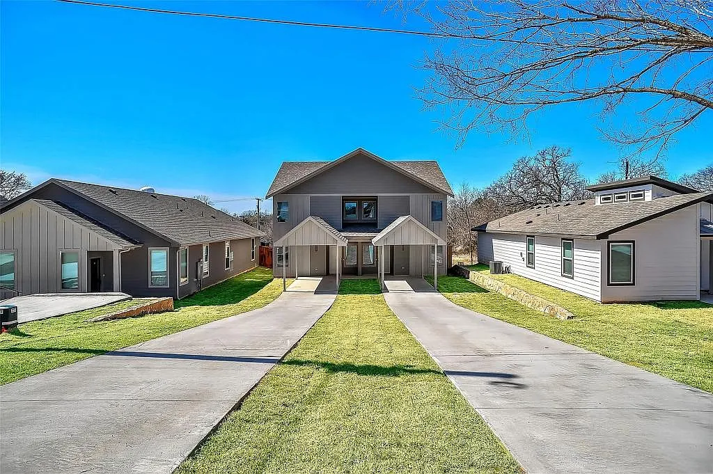 1219 Bells Dr — Photo 2