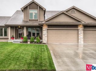 2008 Atlas Dr, Papillion, NE 68133