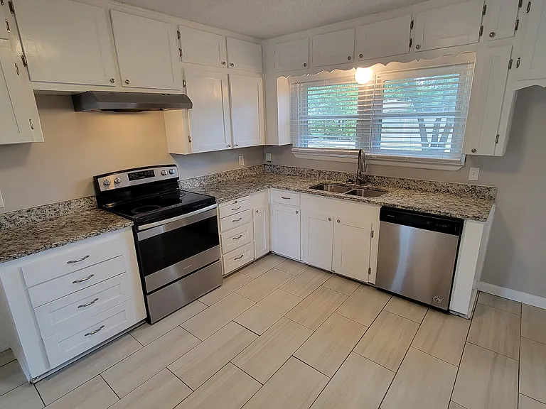 4804 Sabelle Ln — Photo 9