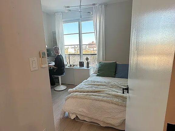 3rd image of 967 Kent Ave #5A