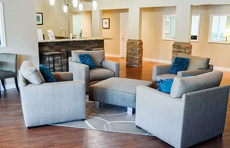 Tuckahoe Creek Apartments — Photo 13