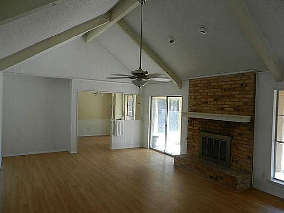 3rd image of 1525 Angelina Bend Dr