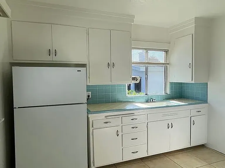 1624 Macarthur Blvd — Photo 11