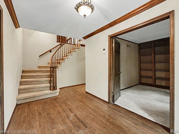 4th image of 393 Eckford Cir