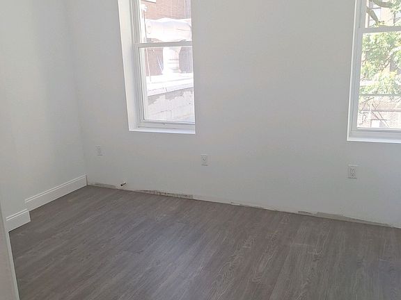 4th image of 578 E 169th St #2