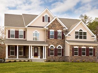 2 Apple Ln, Moorestown, NJ 08057