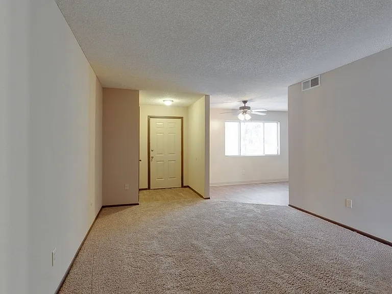 Aragon Apartments — Photo 39