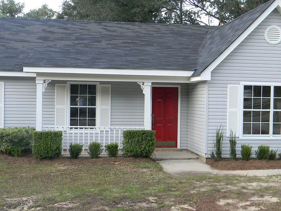 Sidewalks, New Roof, Great Looking Home!