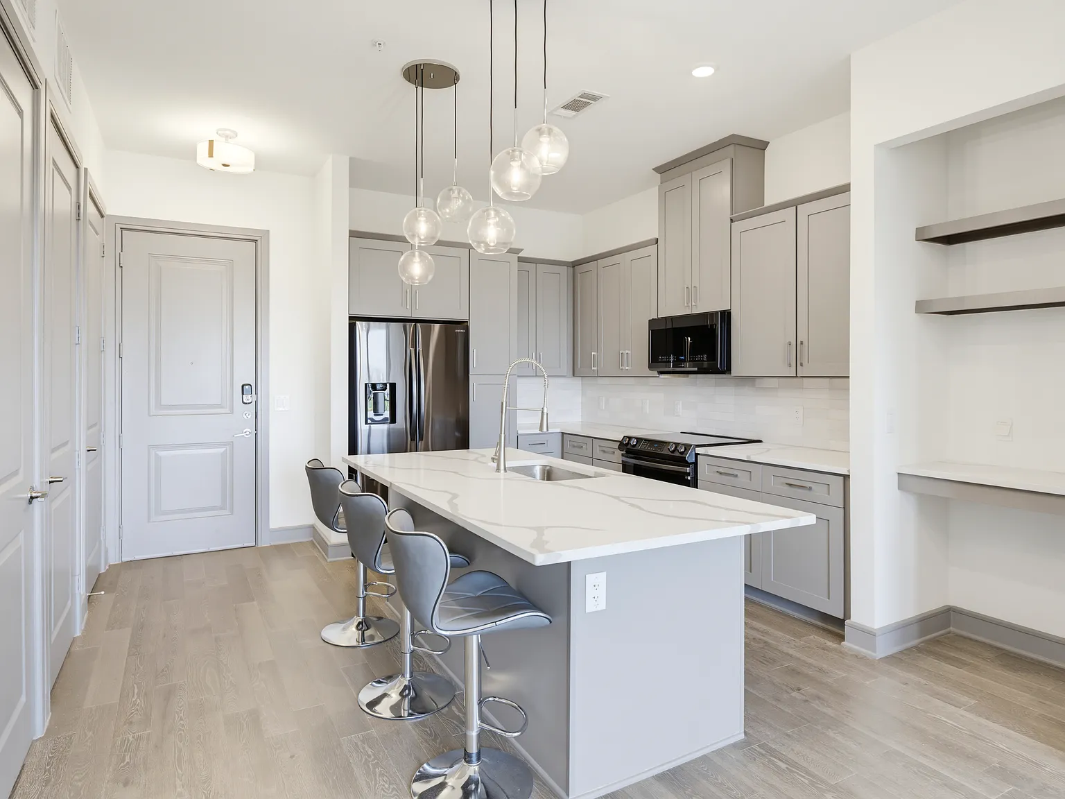 2 bed, 1151 sqft, $2,100 — Photo 2