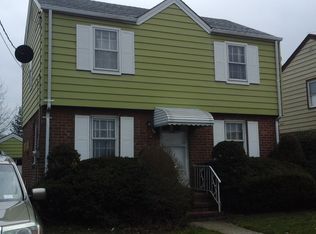 294 Latham Rd, Mineola, NY 11501