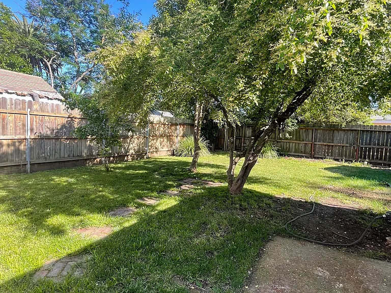 7606 Twin Oaks Ave — Photo 11