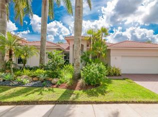 1622 Victoria Pointe Ln, Weston, FL 33327